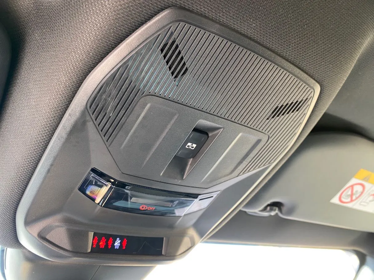 Car image 26