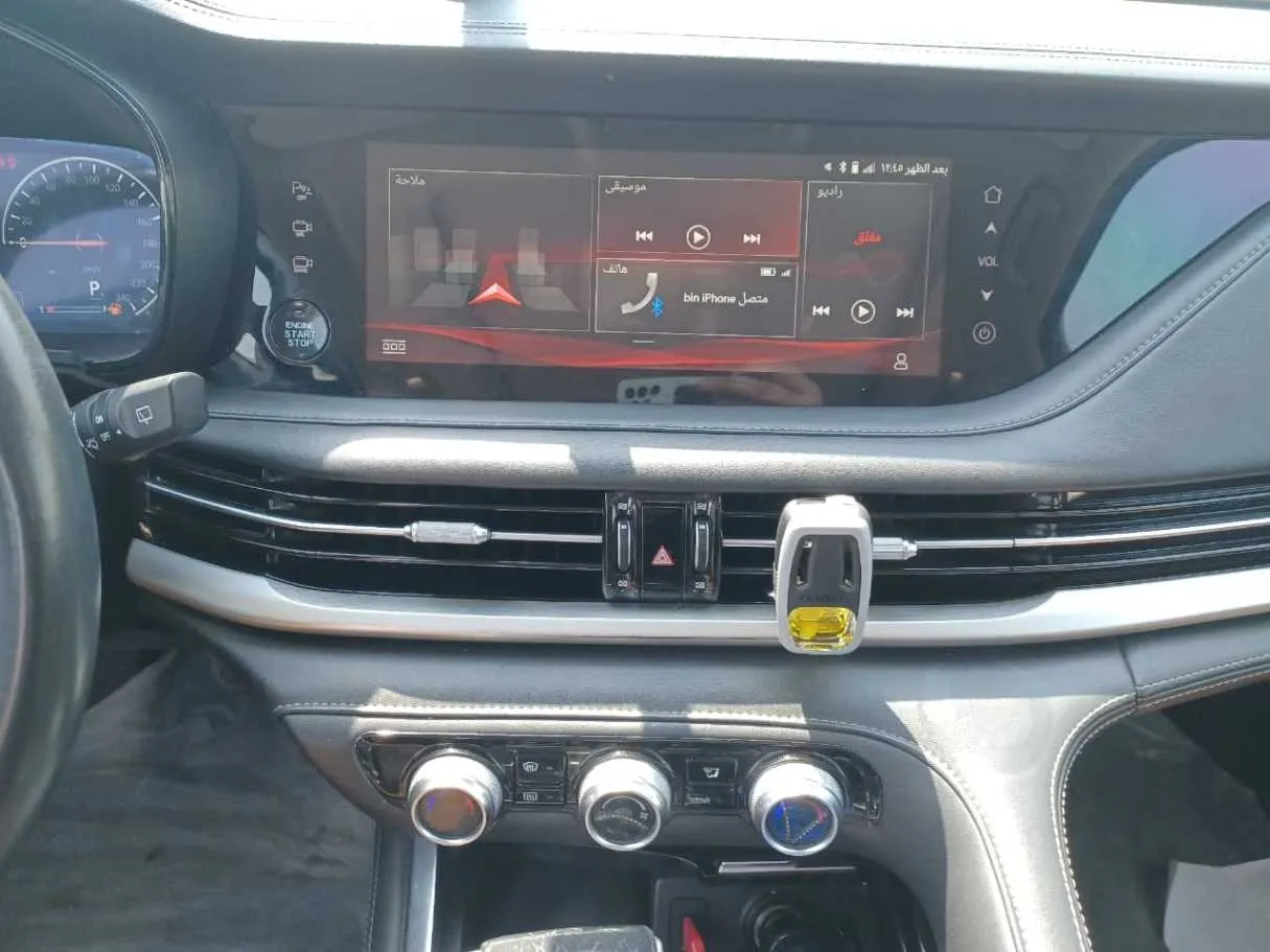 Car image 14