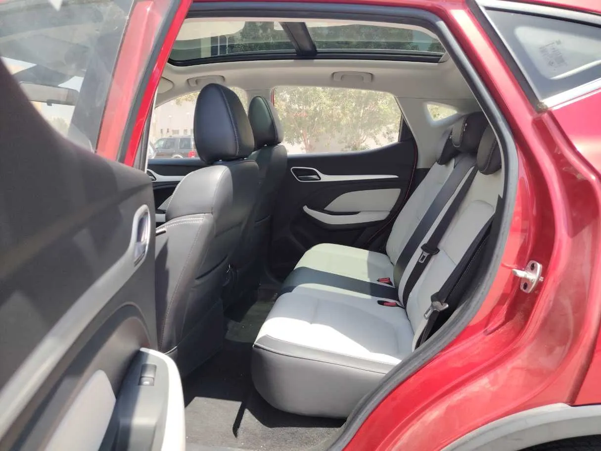 Car image 14