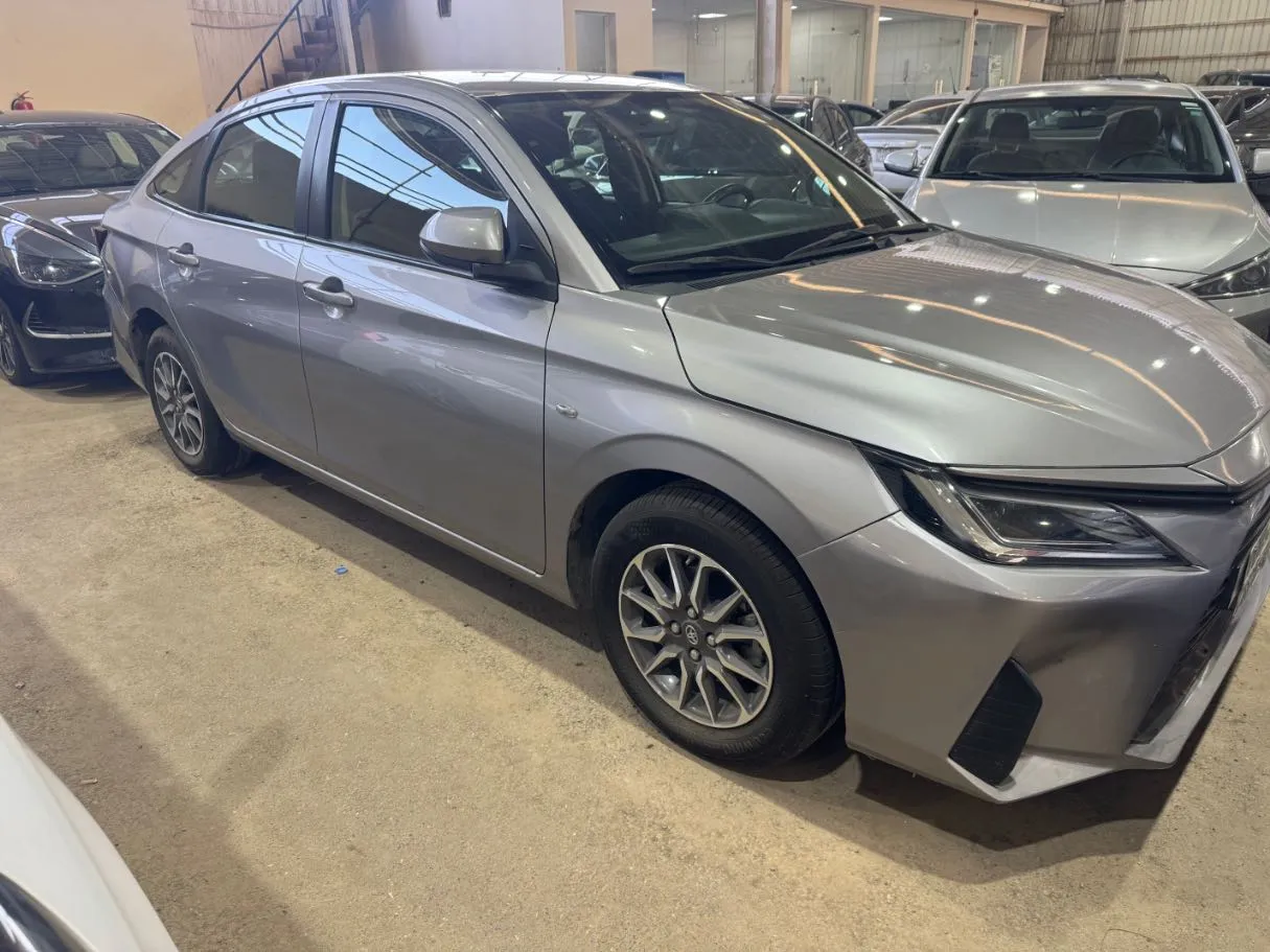 Car image 2