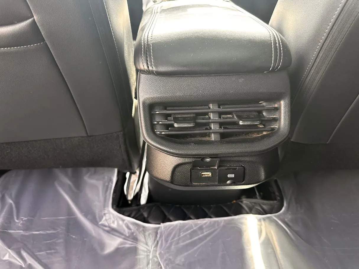 Car image 26