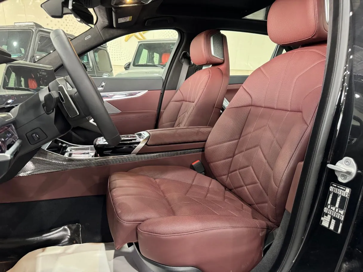 Car image 13