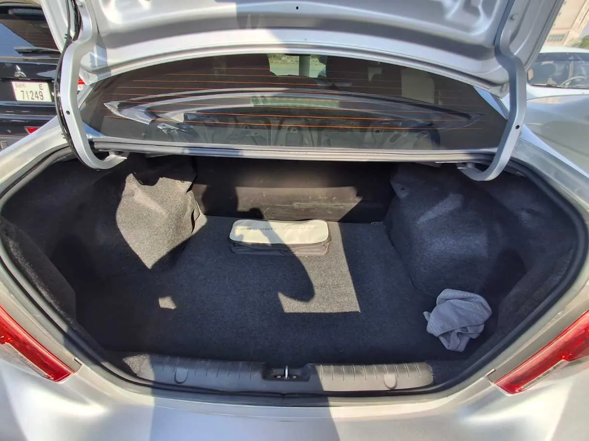 Car image 19