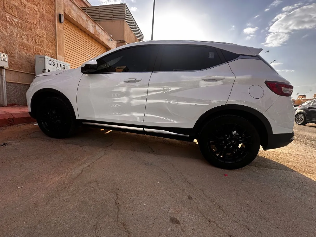 Car image 8