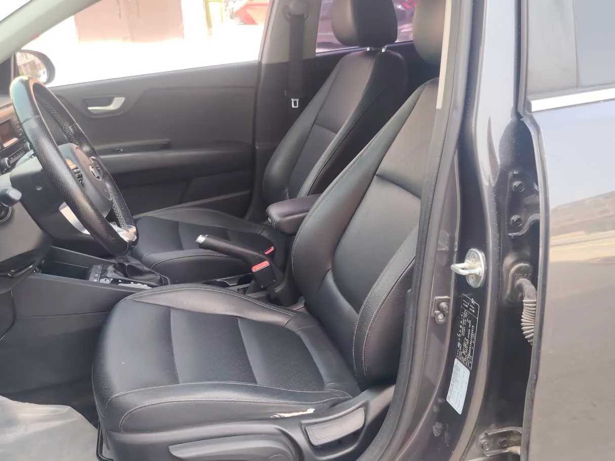 Car image 13