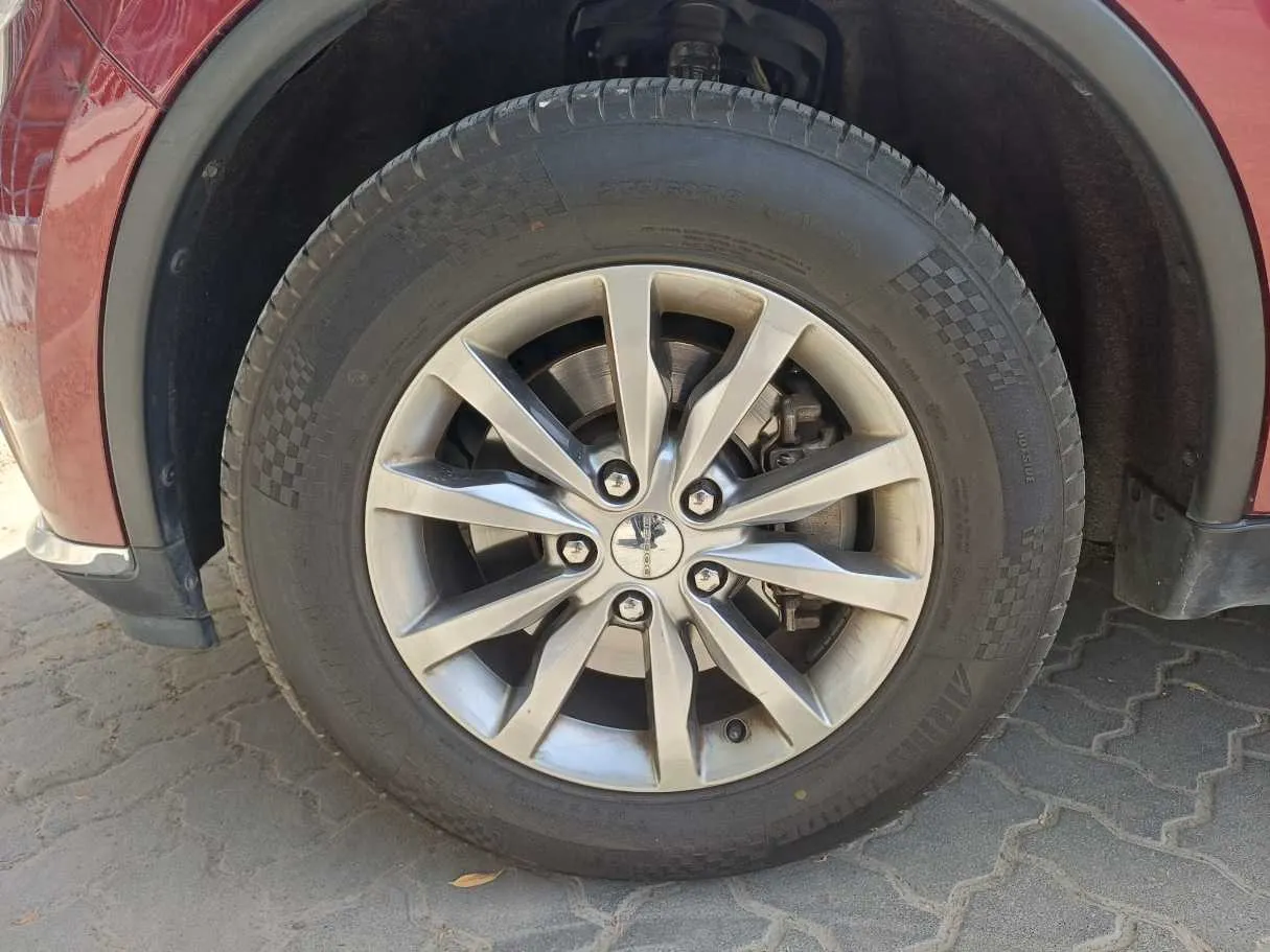 Car image 9