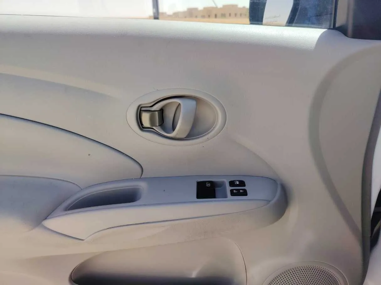 Car image 26