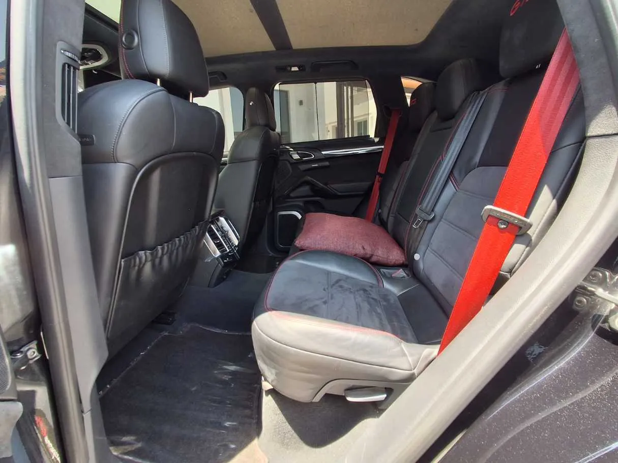 Car image 13