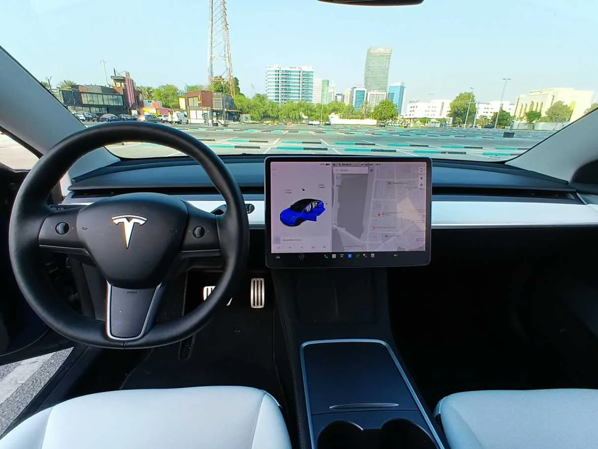 Car image 15