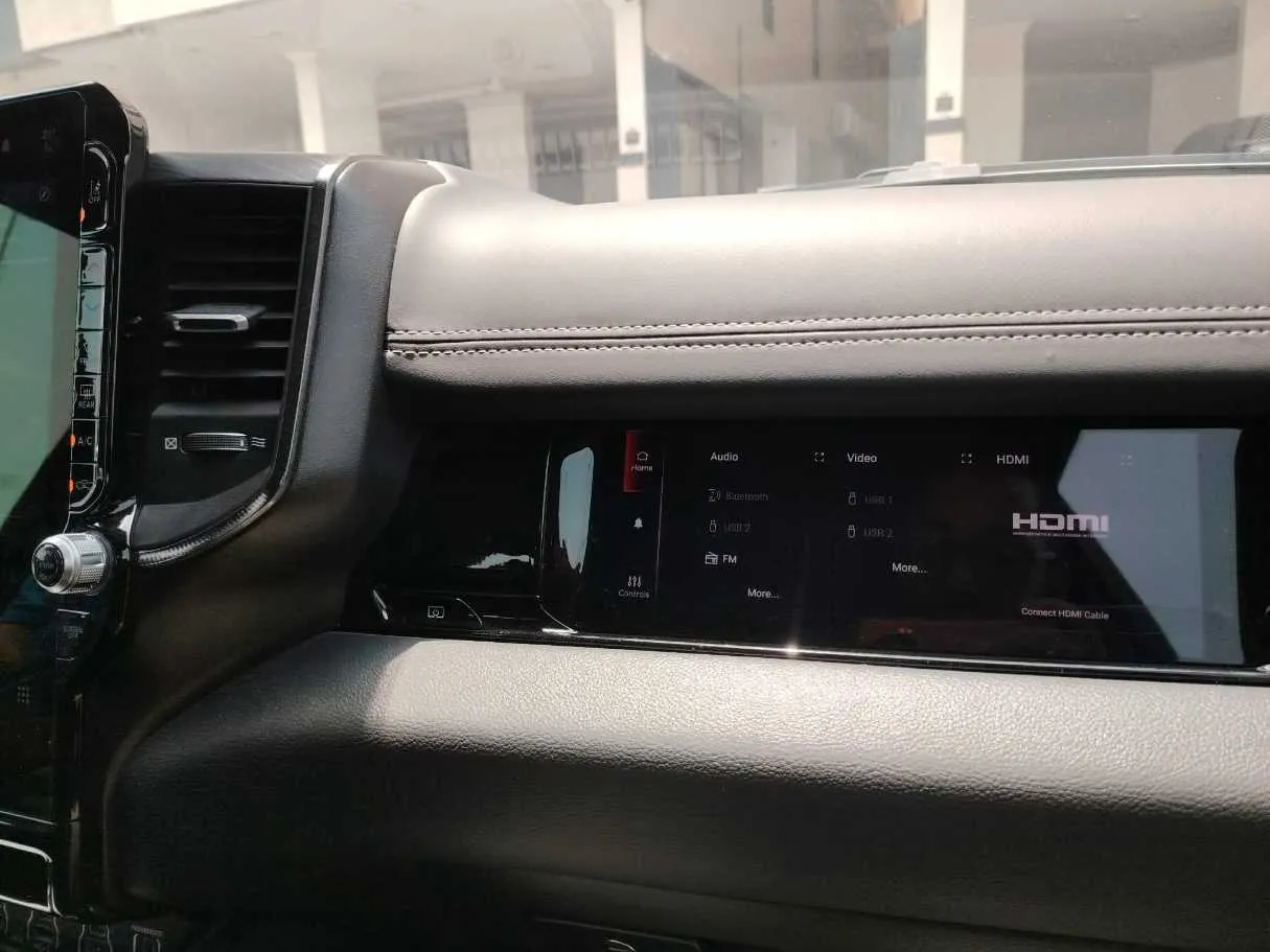 Car image 32