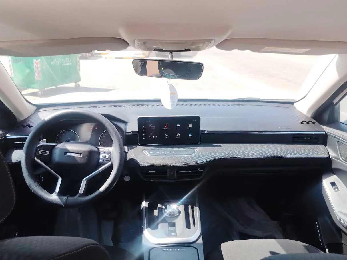 Car image 14