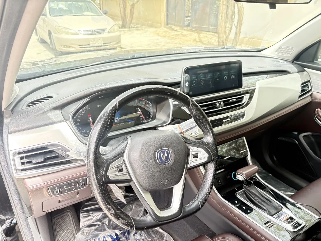 Car image 13
