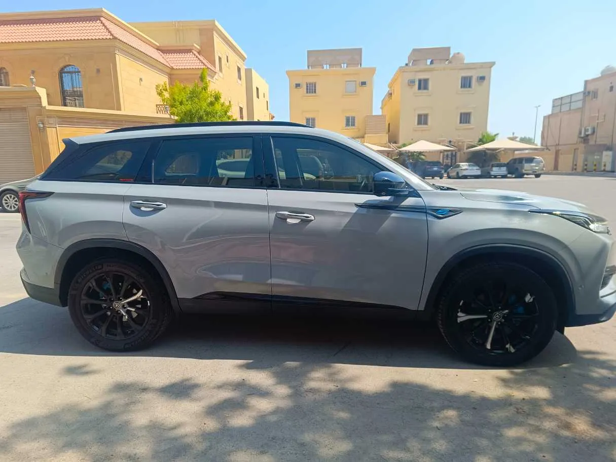 Car image 4