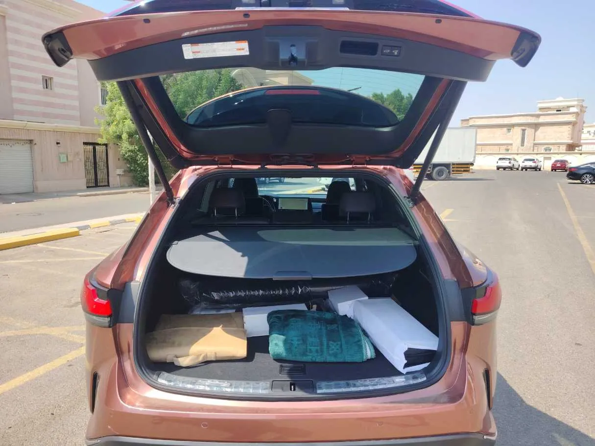 Car image 24