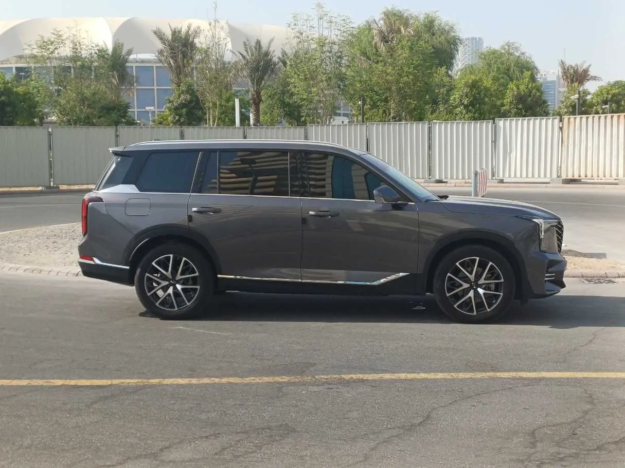 Car image 4