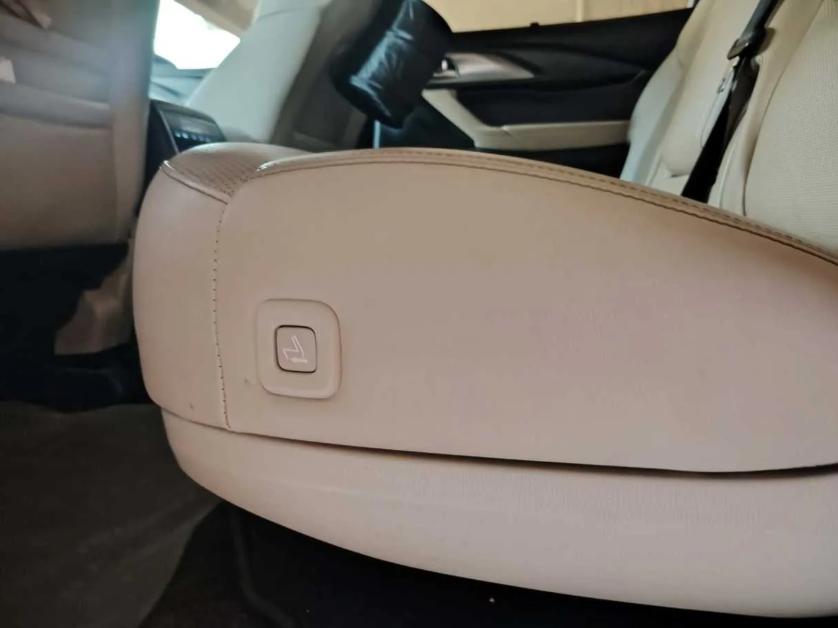 Car image 35