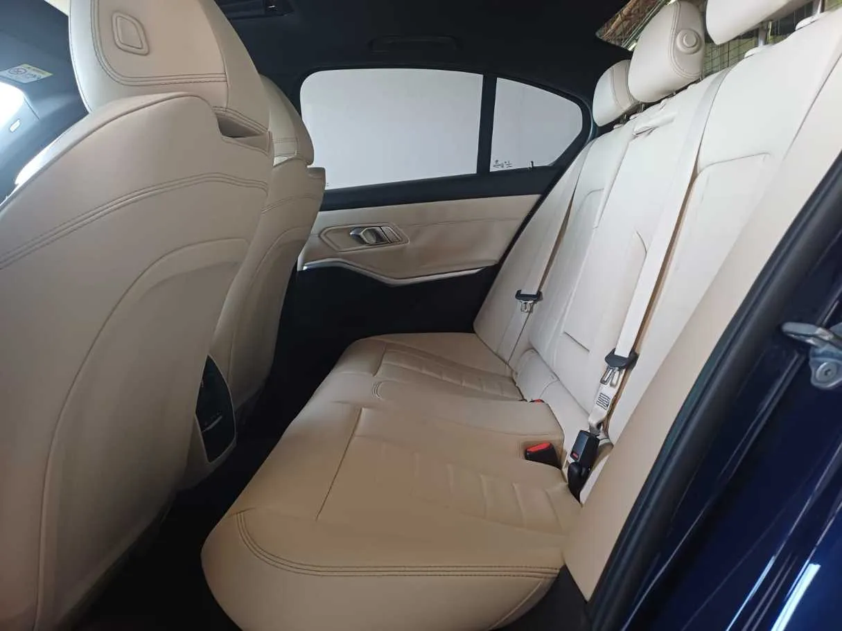 Car image 21