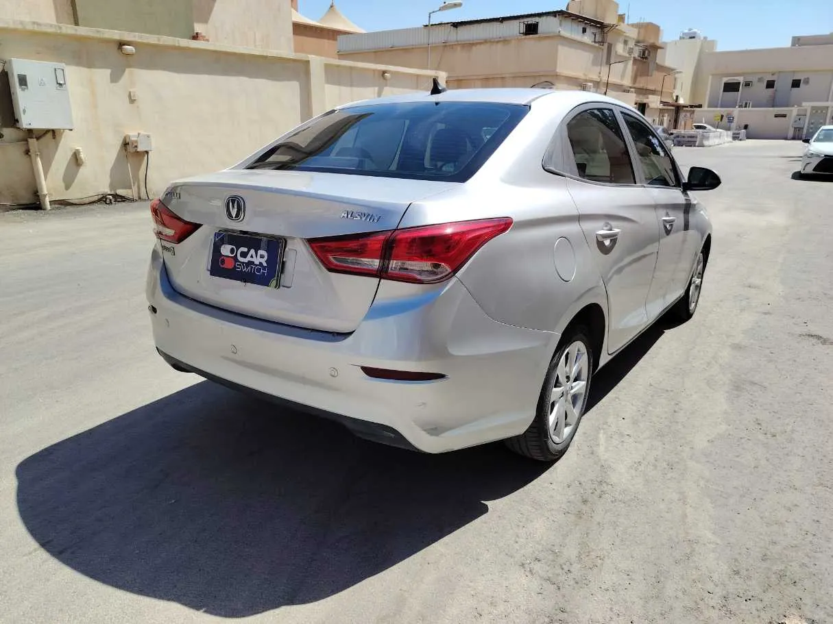 Car image 5