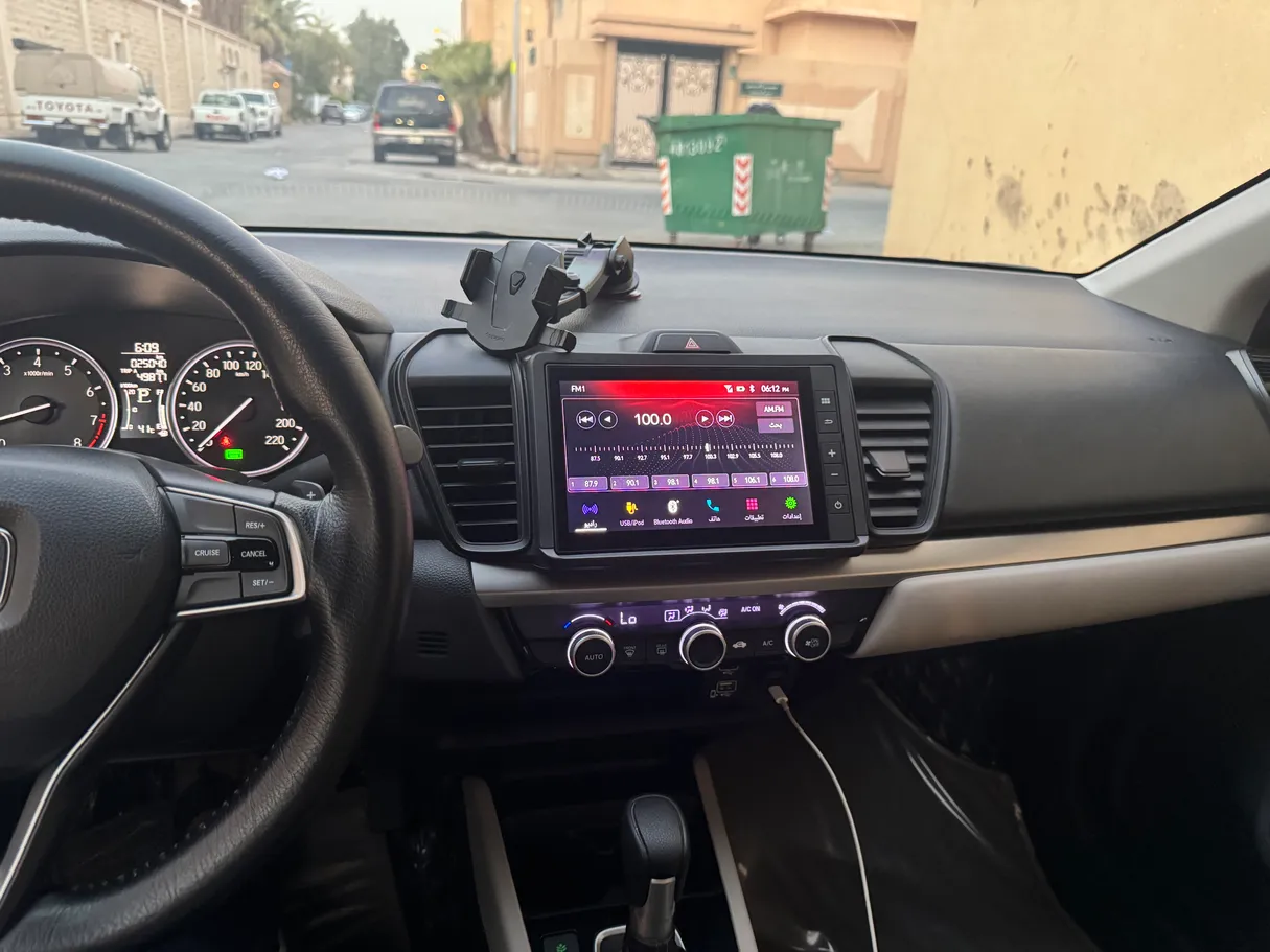 Car image 7