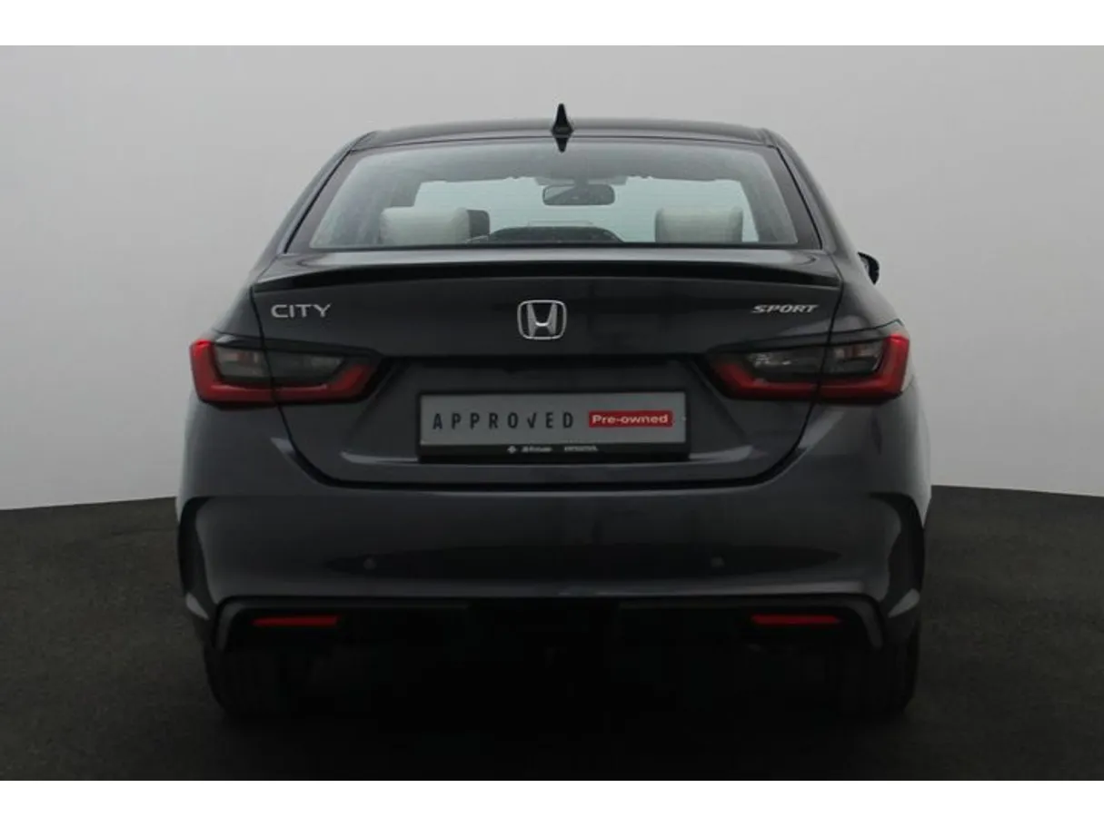 Car image 12