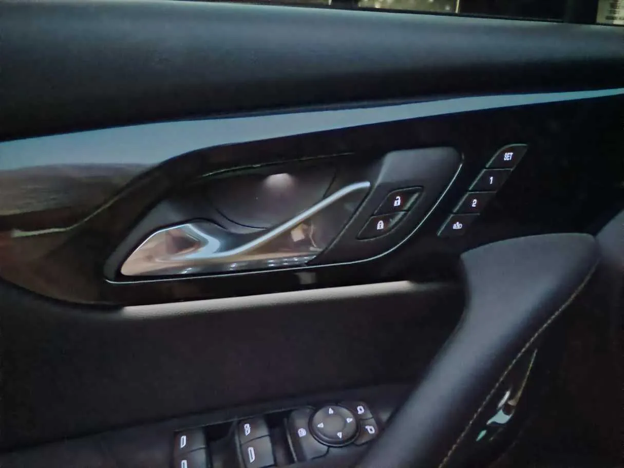 Car image 43