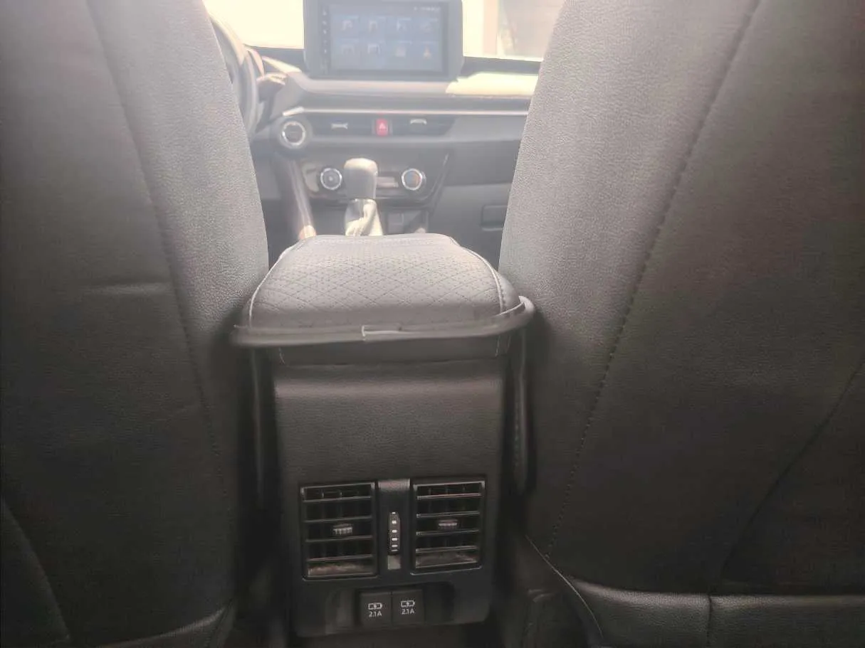 Car image 29
