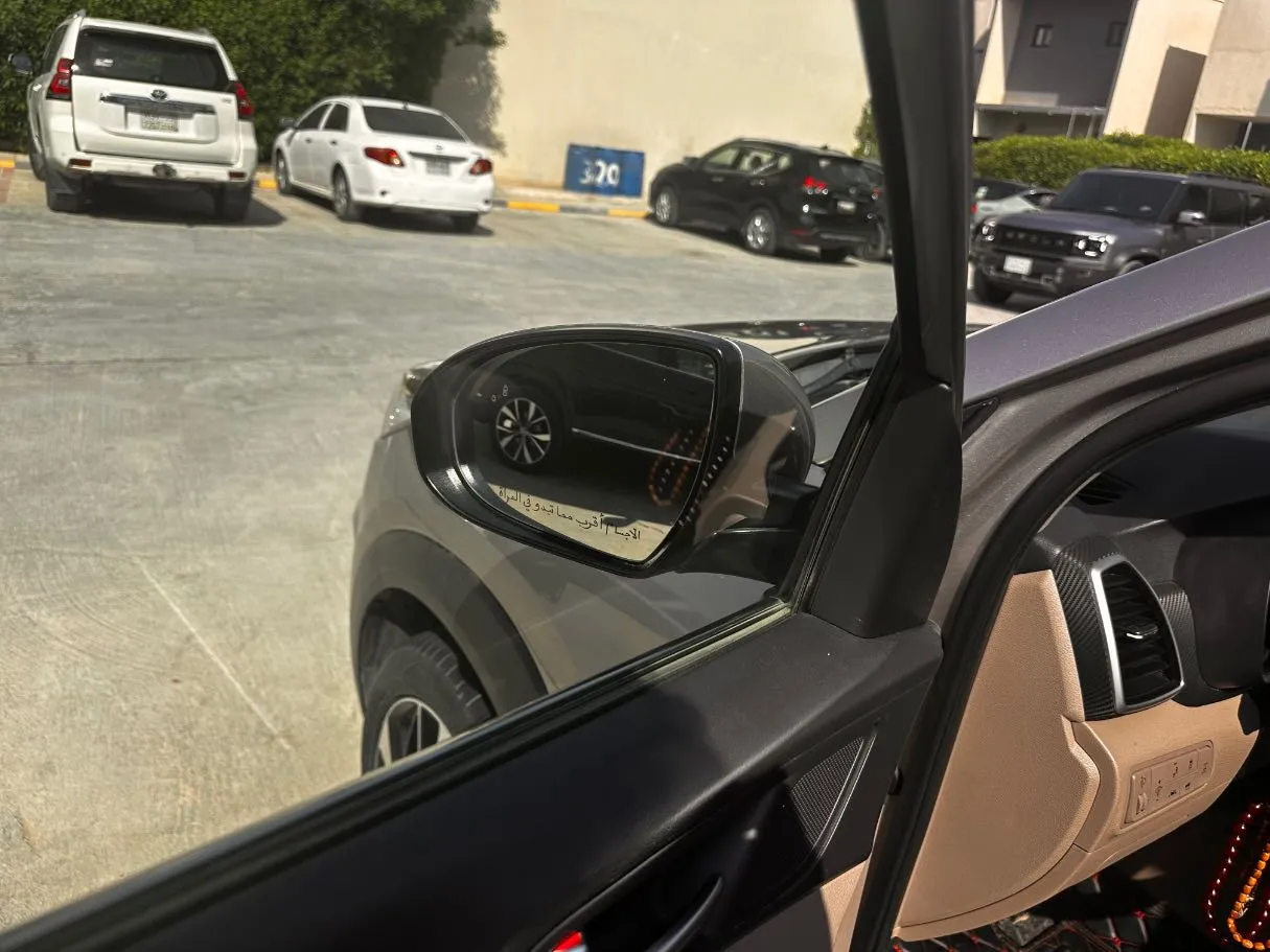 Car image 26