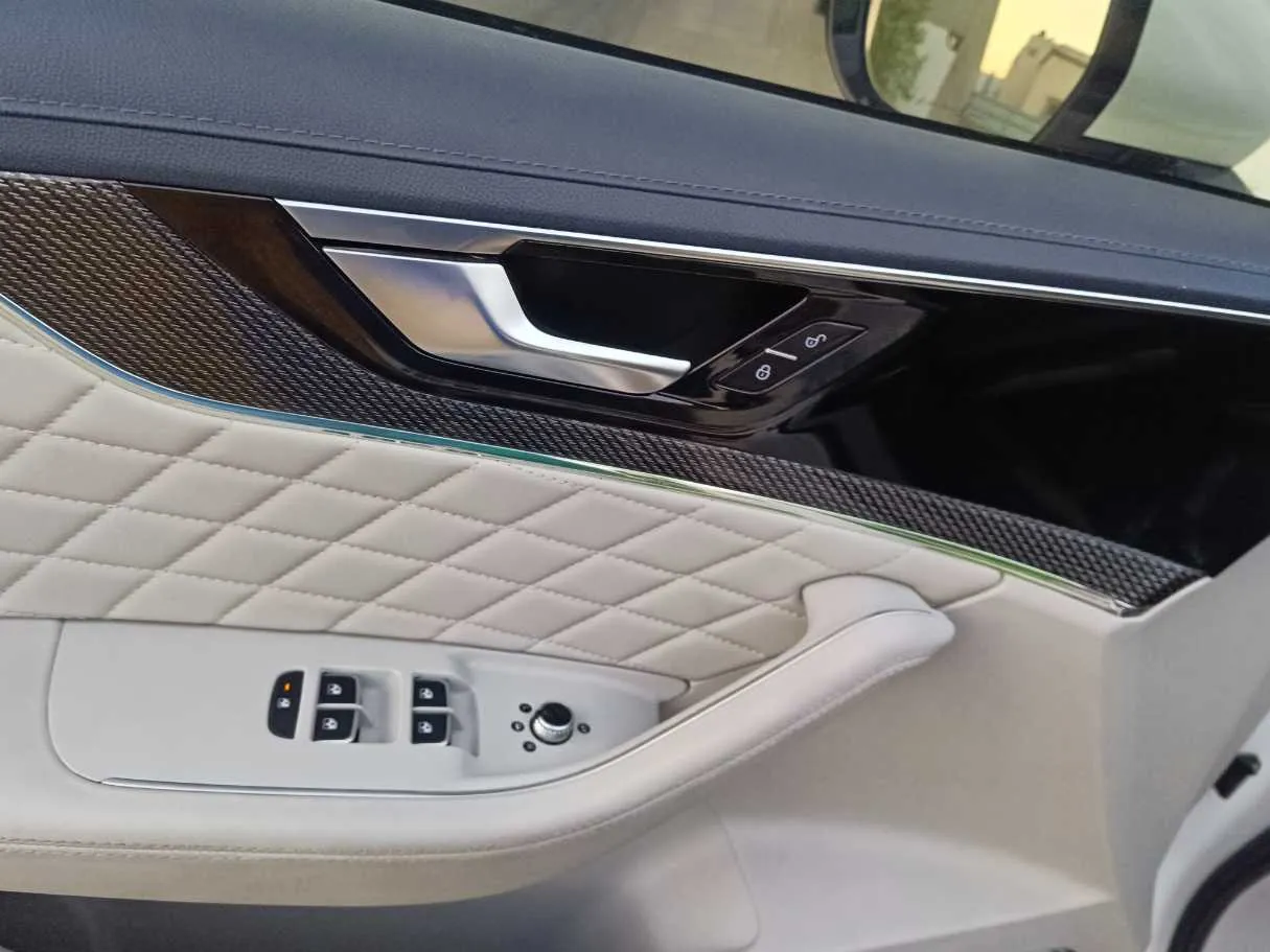 Car image 33