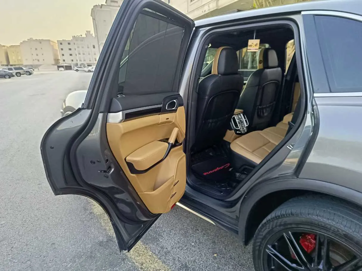 Car image 17