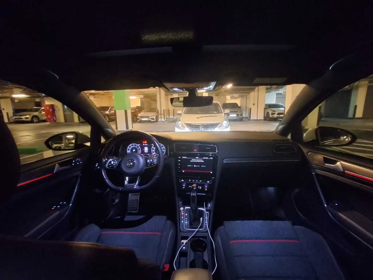 Car image 18