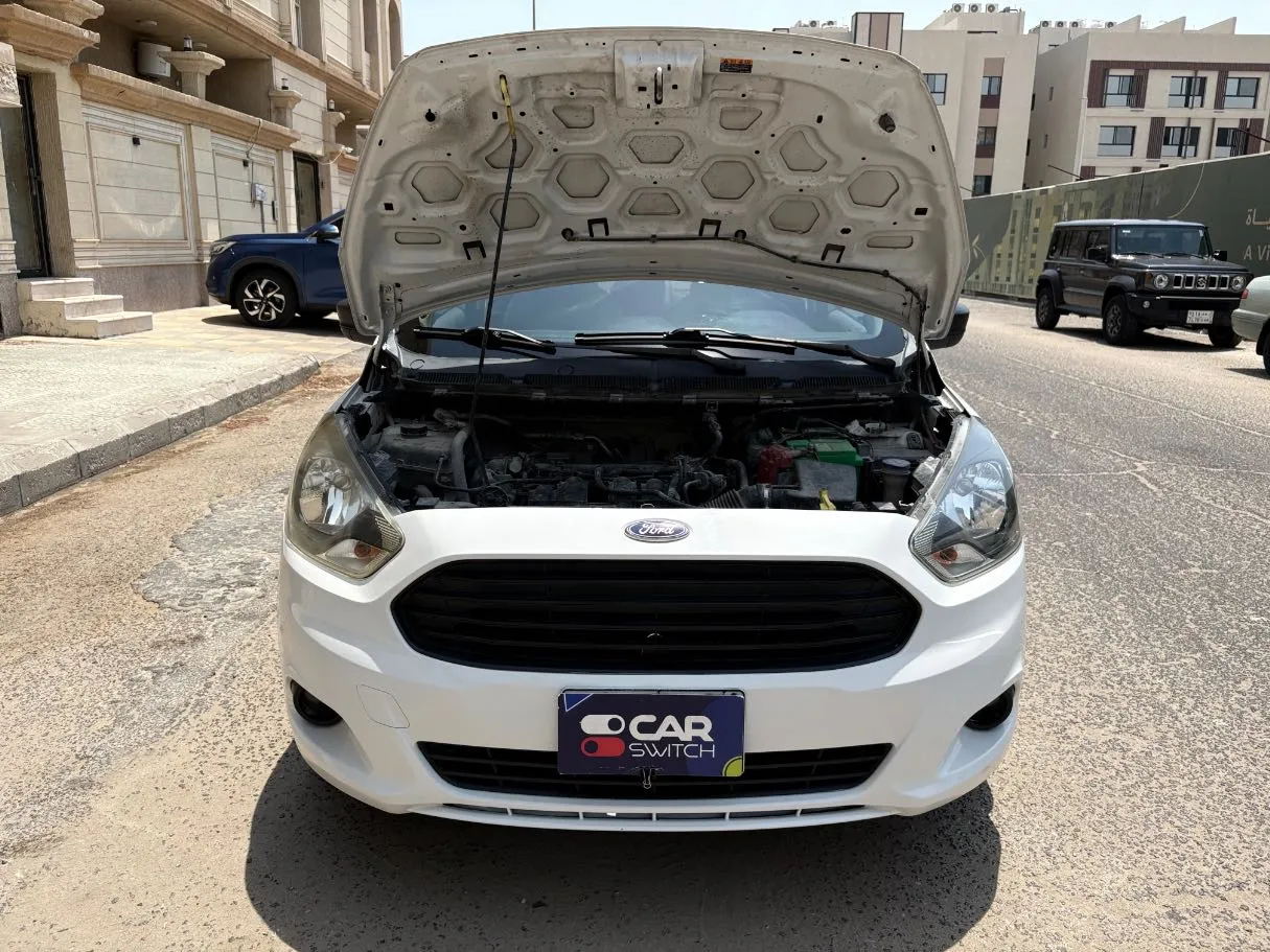 Car image 26