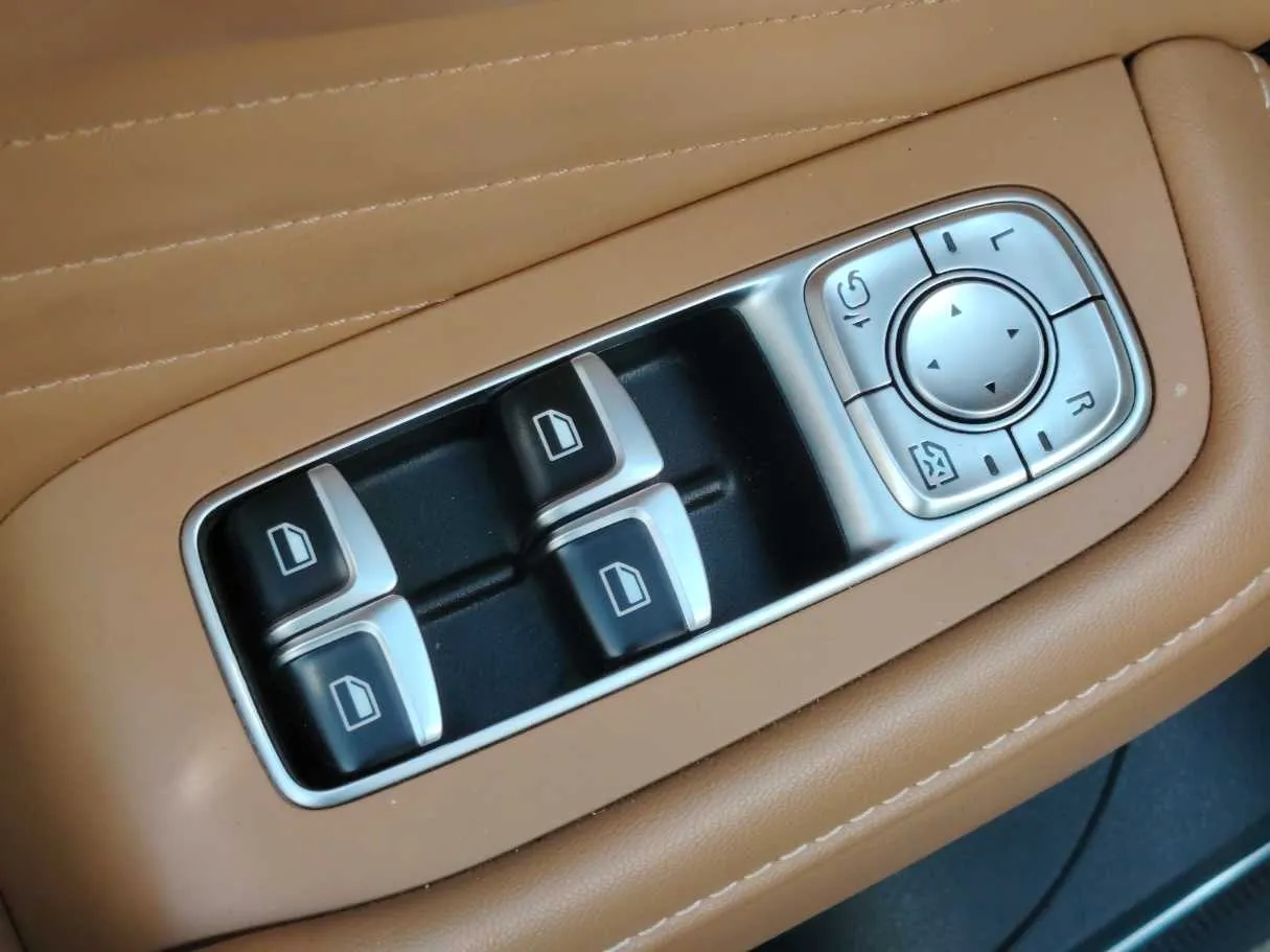 Car image 33