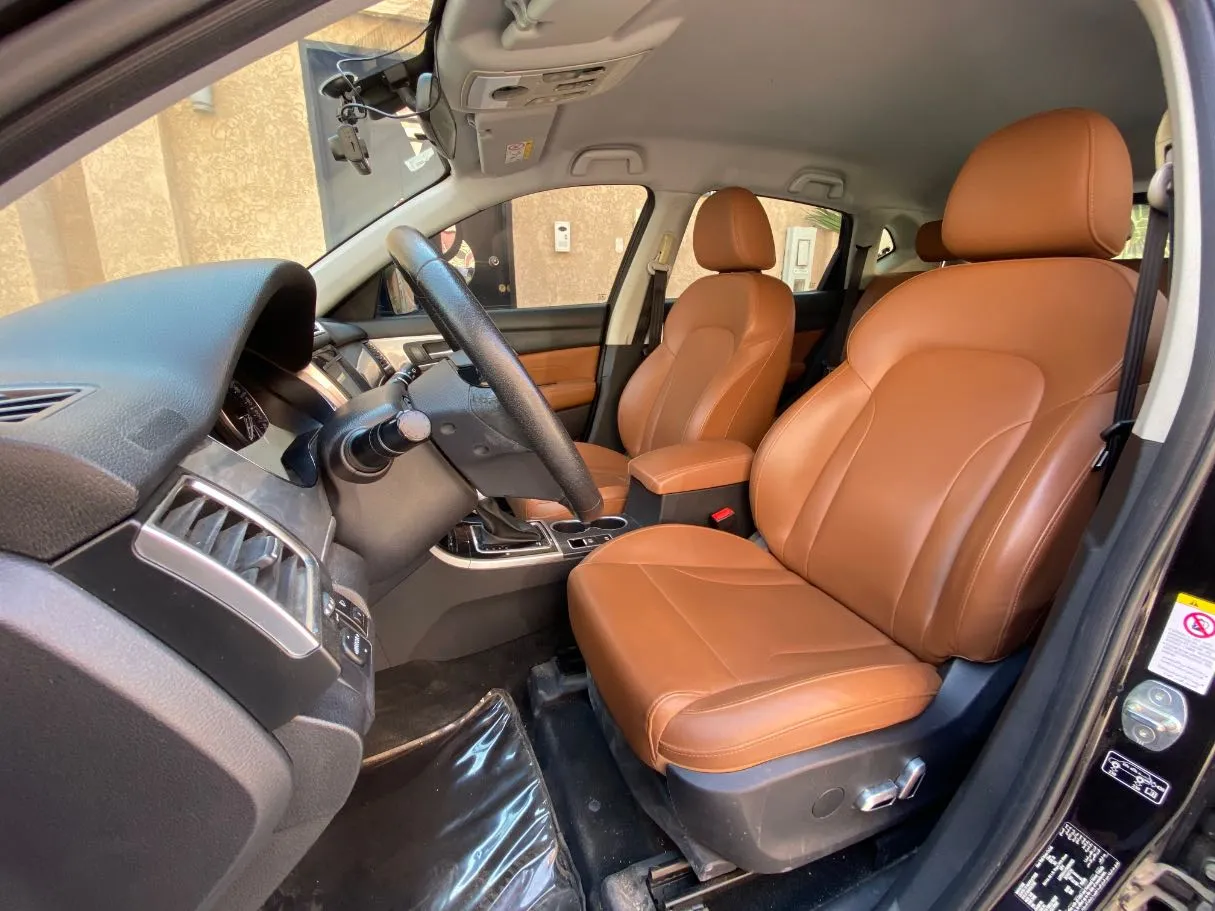 Car image 11
