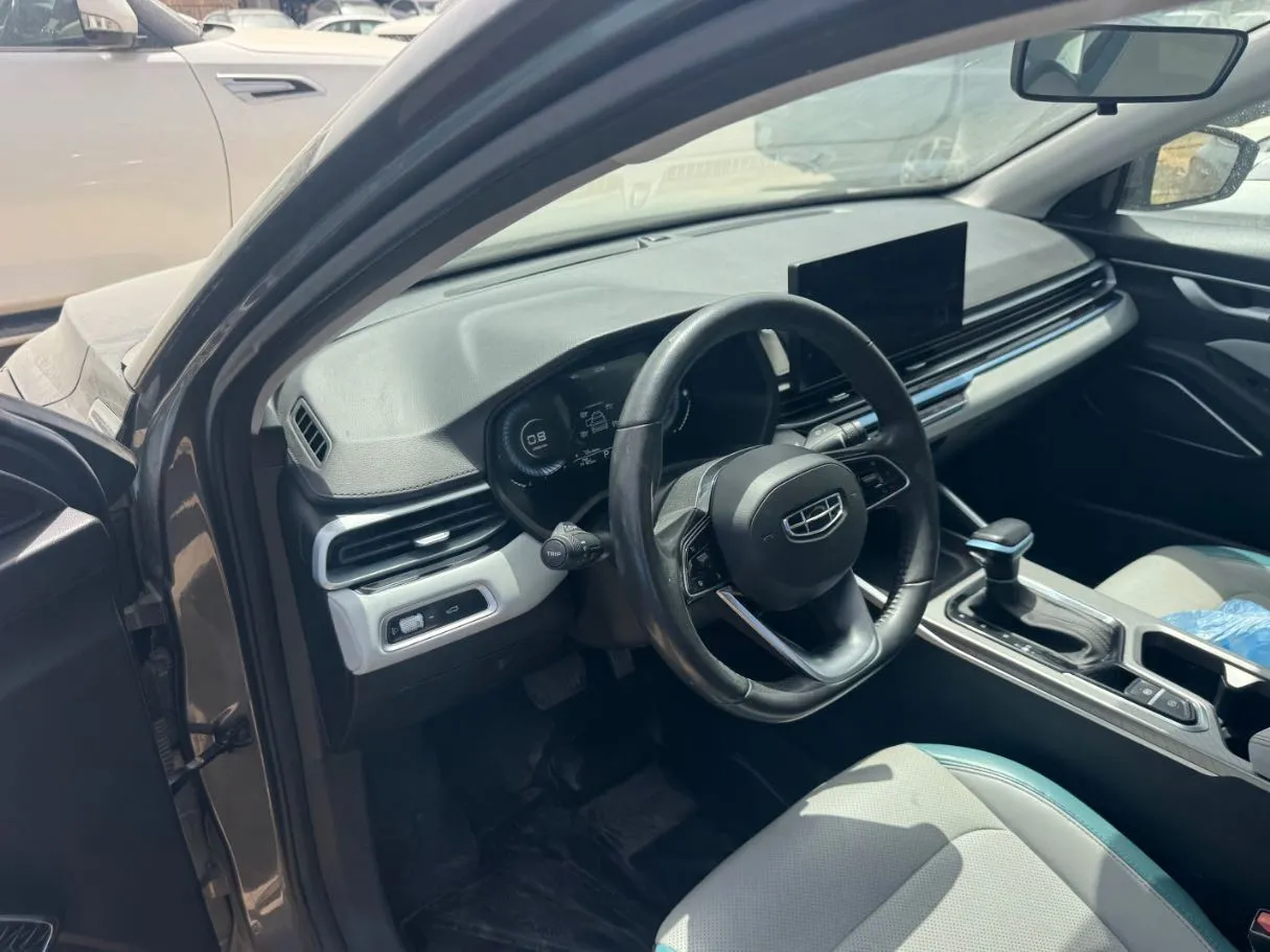 Car image 14