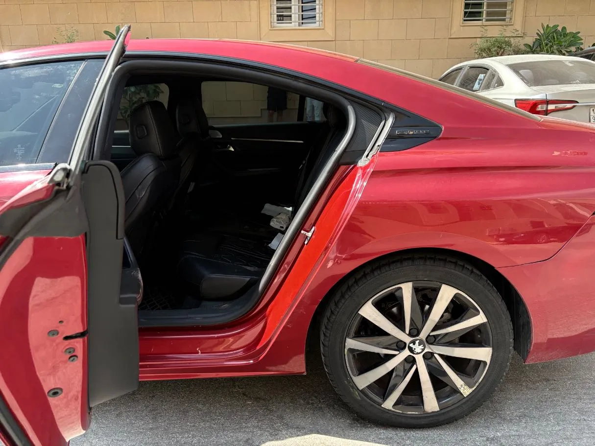 Car image 15