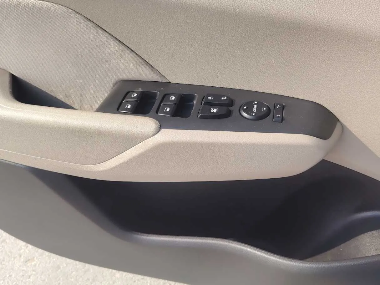 Car image 27
