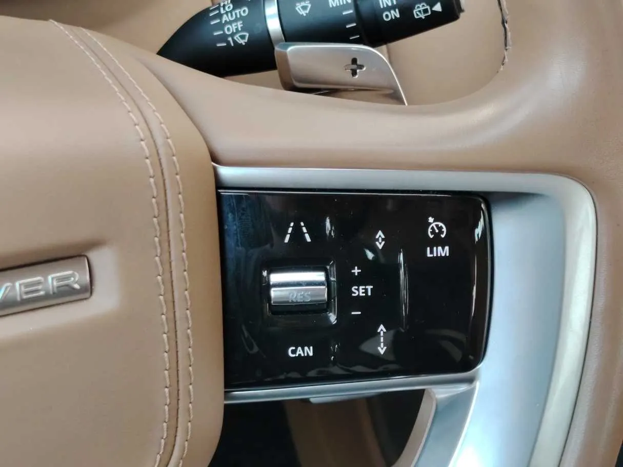 Car image 32
