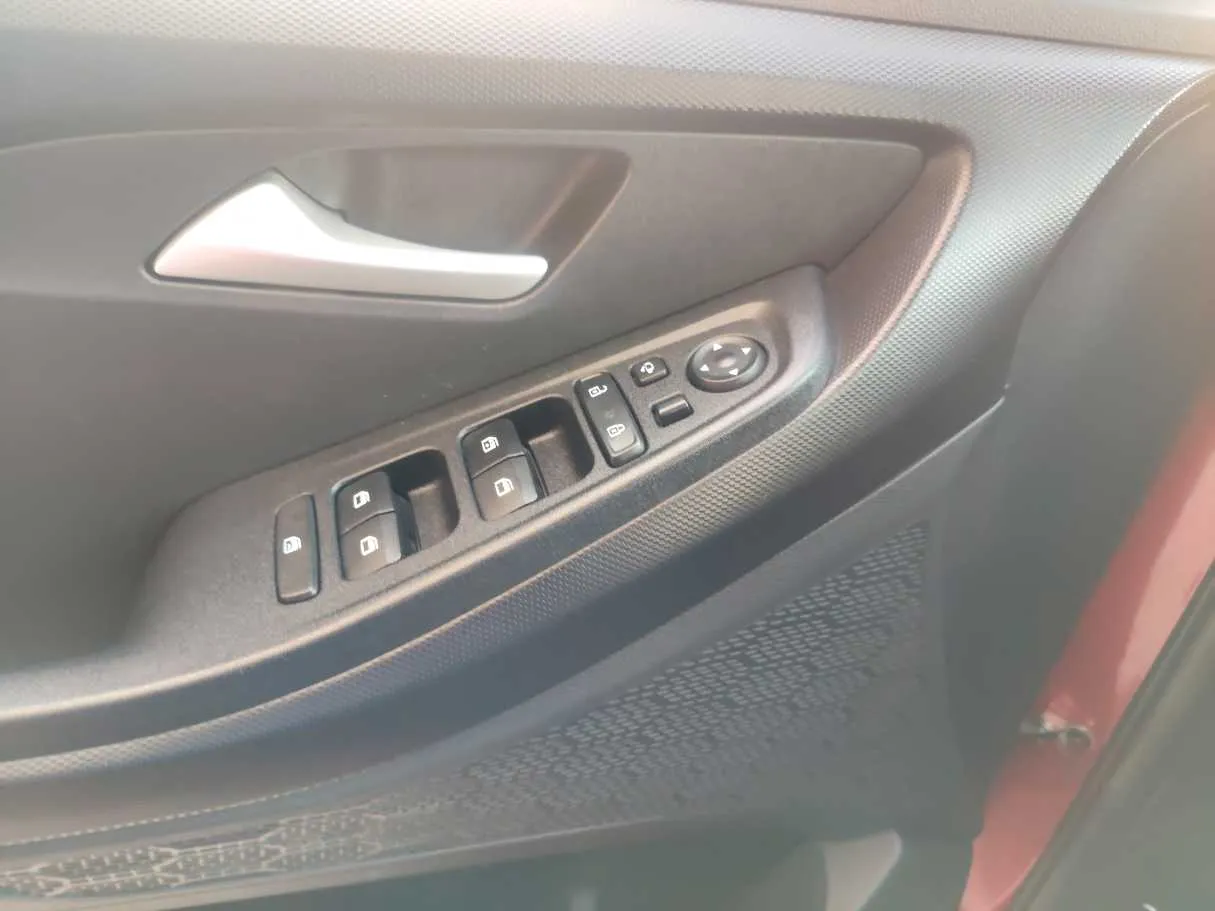 Car image 27