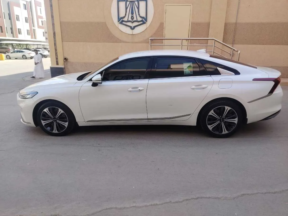 Car image 8