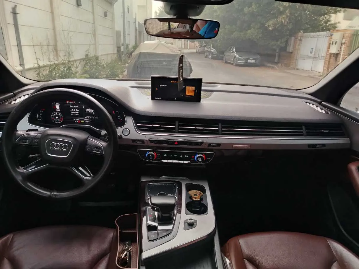 Car image 20