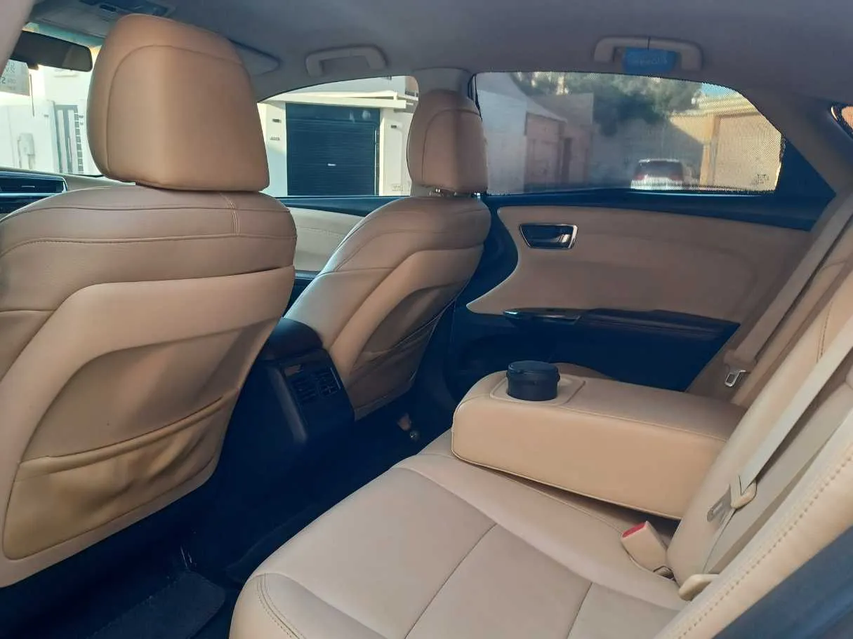 Car image 15