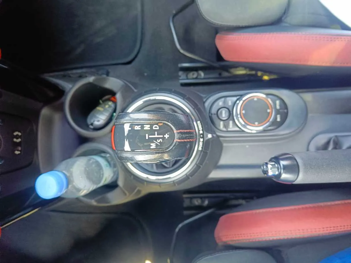 Car image 18