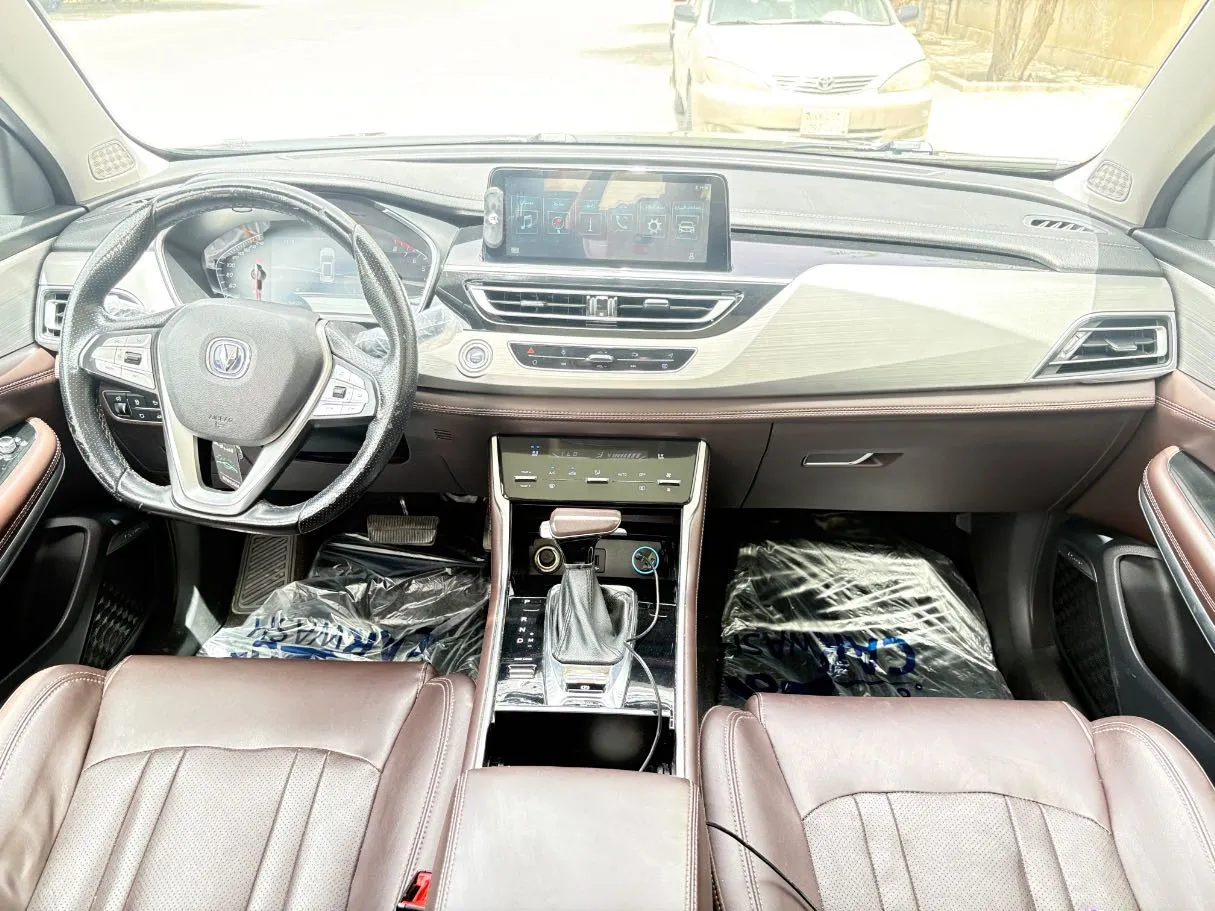 Car image 19