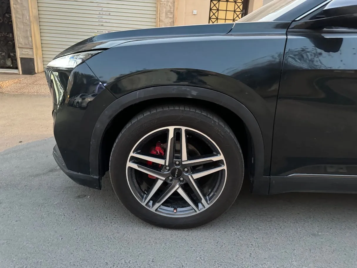 Car image 9