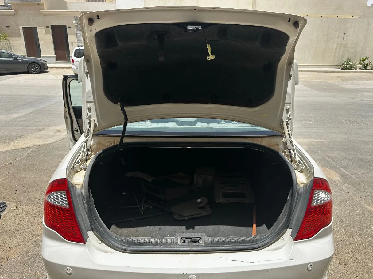 Car image 23