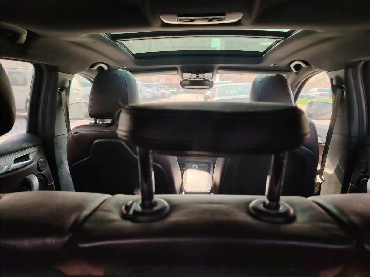 Car image 19