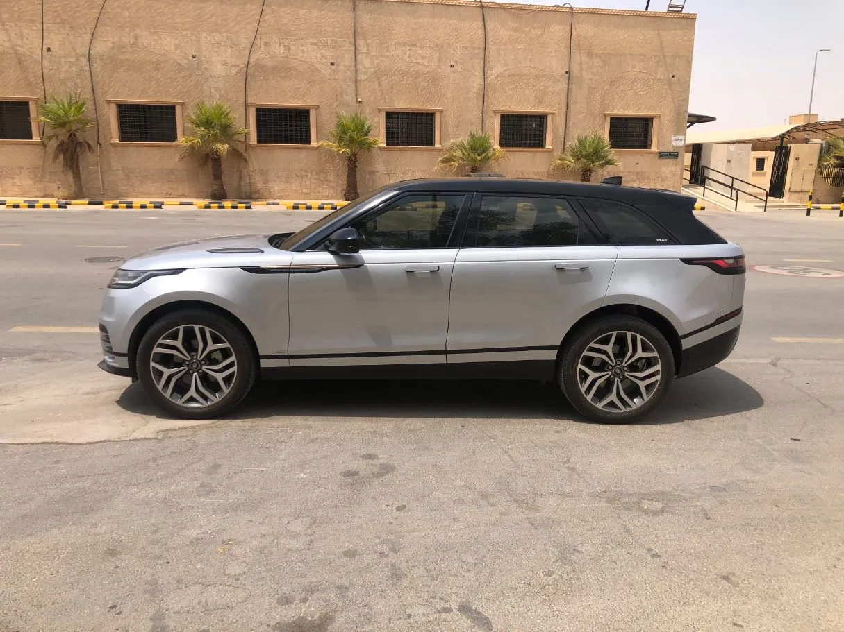 Car image 8