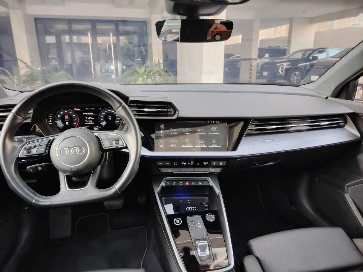 Car image 16
