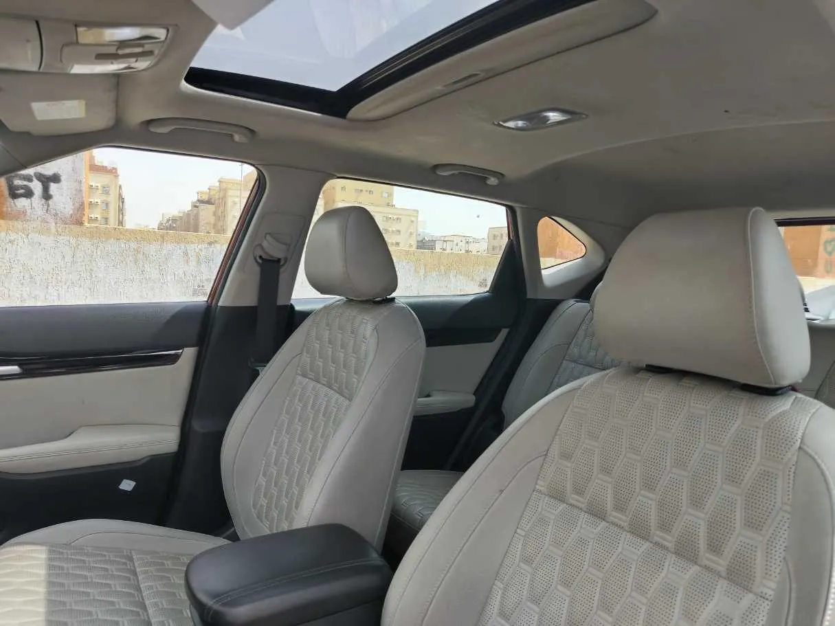 Car image 16
