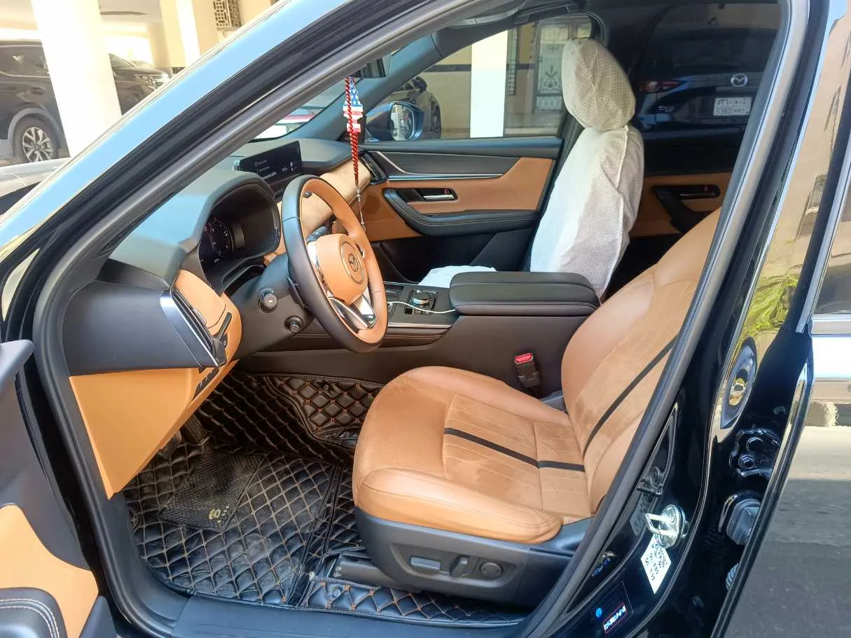 Car image 14